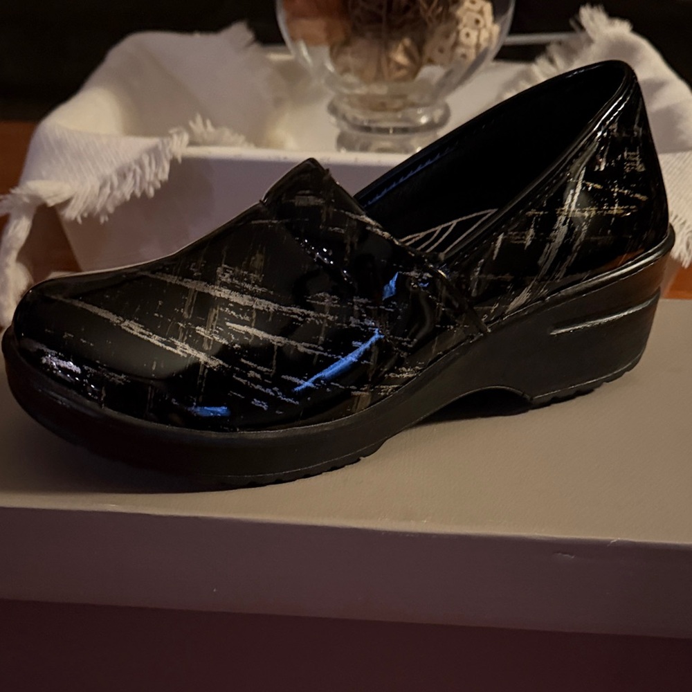 Easy Street Black Patterned Mules